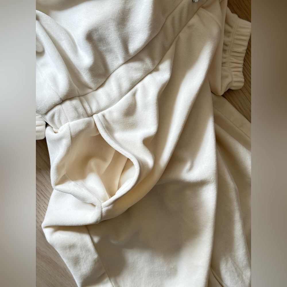 Juicy Couture Velour Long Sleeve Jumpsuit One Piece Suit hood Cream Pebble large - Picture 7 of 8